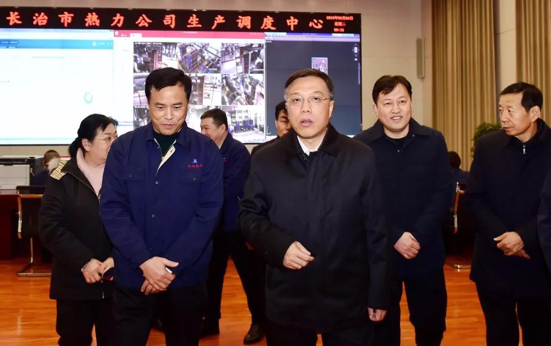 市委副書(shū)記、市長(zhǎng)楊勤榮一行走進(jìn)供熱公司，親切看望春節(jié)期間堅(jiān)守崗位的供熱職工，向他們致以新春的祝福和誠(chéng)摯謝意。